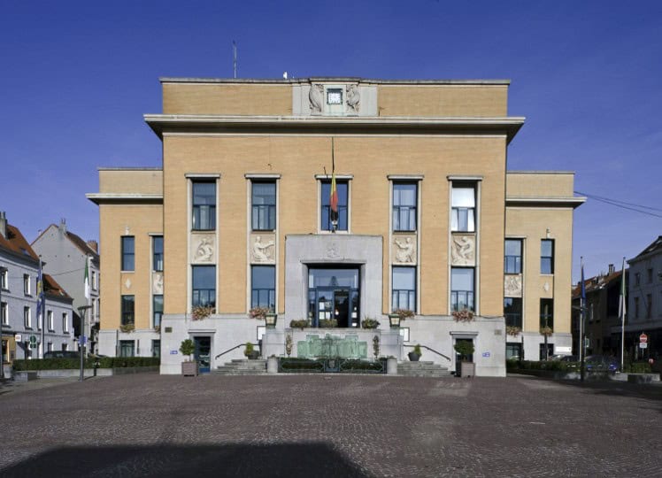 Ancien bâtiment Art Déco à Koekelberg, lieu emblématique du Festival ANTE à Bruxelles.