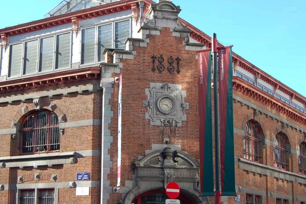 Ancienne bâtisse en briques pour le Festival ANTE à Bruxelles.